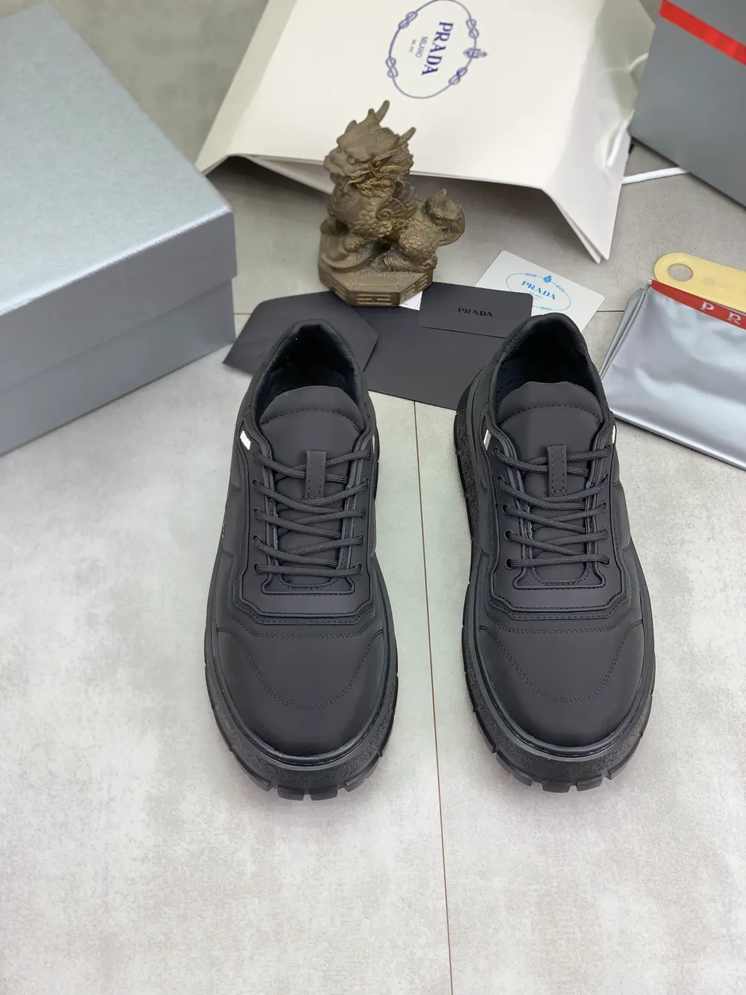 Men's men's shoes 💰P580💰 [New style] popular models are on the official website, 🆘 Trendy brand (Prada) mainly promotes popular models, avant-garde and versatile fashionable men's shoes private version mold opening, cowhide surface splicing 1:1.. Fashionable and simple, original imported cowhide lining cowhide feet; the atmosphere and personality are more fashionable, eye-catching and pursuing class. It will subvert the old idea and be a must-have for fashionistas with you! Must keep it for yourself! Tall and comfortable, large and low, high-end quality workmanship. Number of yards: 38-45 4️⃣optional.